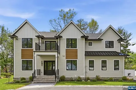 17 Arlington Drive Livingston NJ 07039