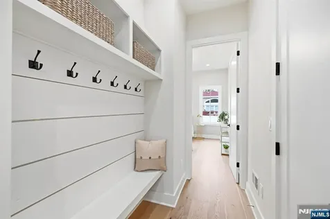 17 Arlington Drive Livingston NJ 07039