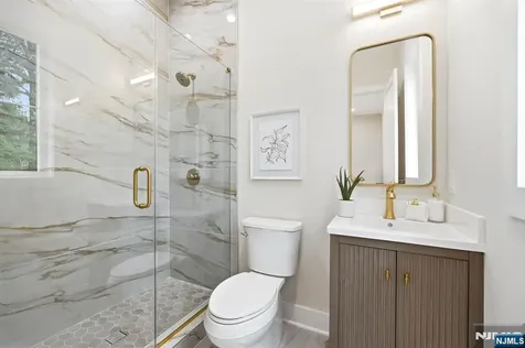 17 Arlington Drive Livingston NJ 07039