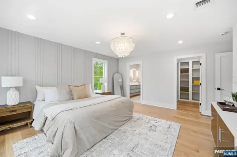17 Arlington Drive Livingston NJ 07039