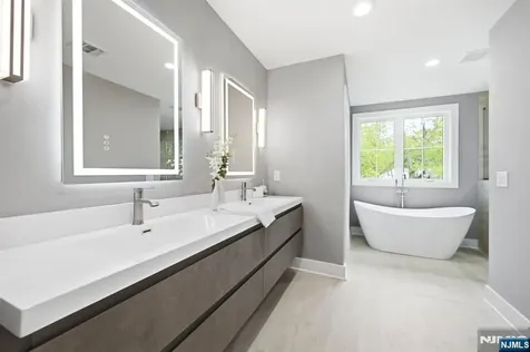 17 Arlington Drive Livingston NJ 07039