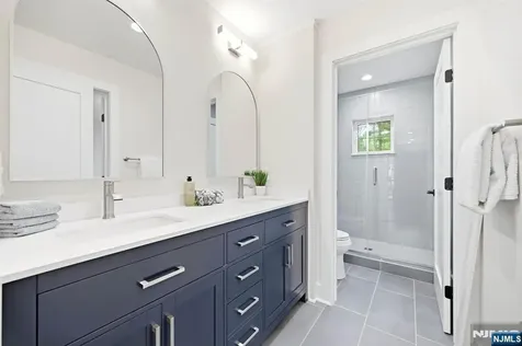 17 Arlington Drive Livingston NJ 07039