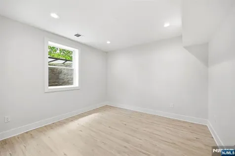 17 Arlington Drive Livingston NJ 07039
