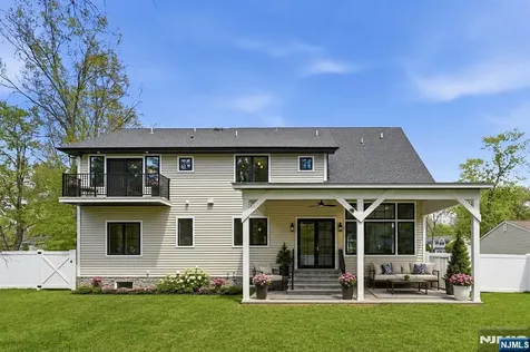 17 Arlington Drive Livingston NJ 07039
