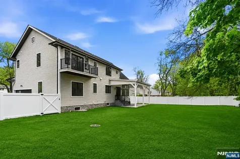17 Arlington Drive Livingston NJ 07039
