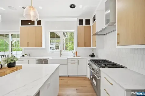 17 Arlington Drive Livingston NJ 07039