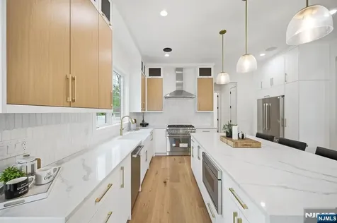 17 Arlington Drive Livingston NJ 07039