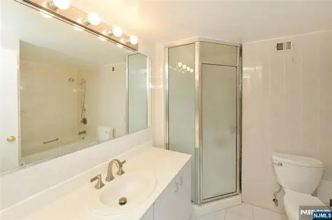 1077 River Edgewater NJ 07020