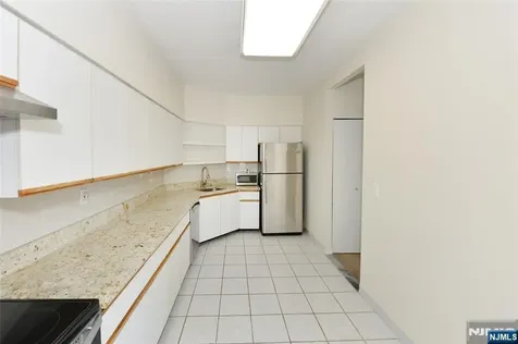 1077 River Edgewater NJ 07020