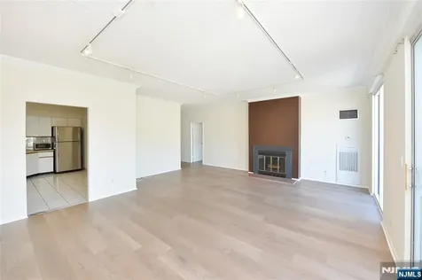1077 River Edgewater NJ 07020