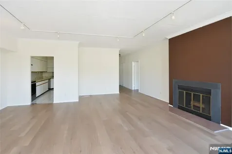 1077 River Edgewater NJ 07020