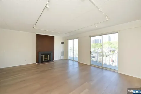 1077 River Edgewater NJ 07020