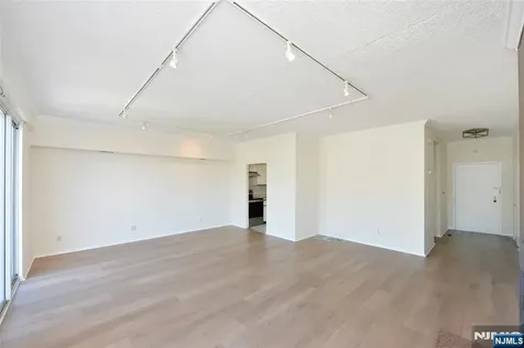 1077 River Edgewater NJ 07020