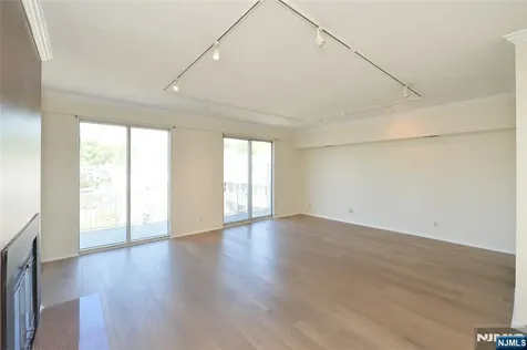 1077 River Edgewater NJ 07020