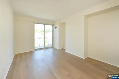 1077 River Edgewater NJ 07020