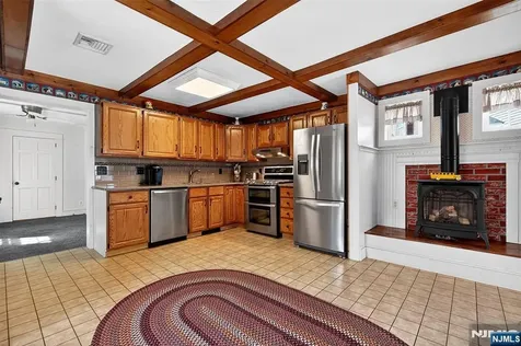 90 Hamburg Bloomingdale NJ 07403