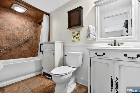 90 Hamburg Bloomingdale NJ 07403