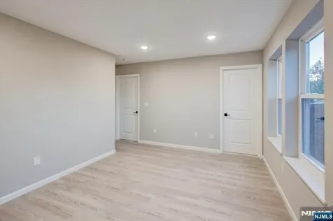 54 Holland Street Newark NJ 07103