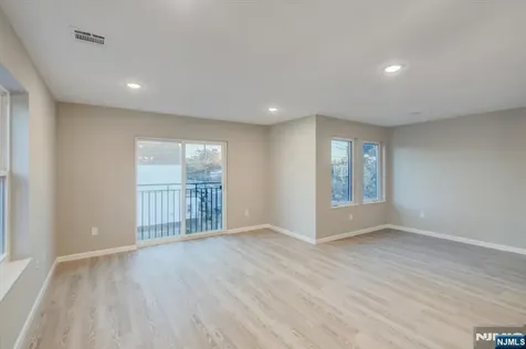 54 Holland Street Newark NJ 07103