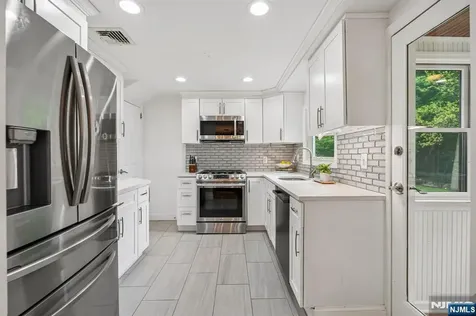 93 Prospect Street Verona NJ 07044