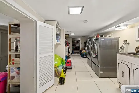 180 Hadley Avenue Clifton NJ 07011