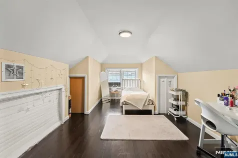 180 Hadley Avenue Clifton NJ 07011