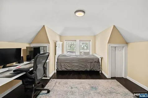 180 Hadley Avenue Clifton NJ 07011