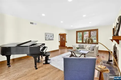 184 Old Short Hills Road Millburn NJ 07078