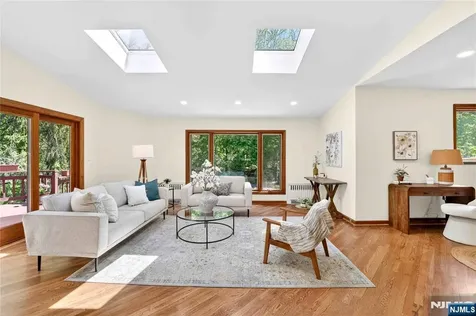 184 Old Short Hills Road Millburn NJ 07078