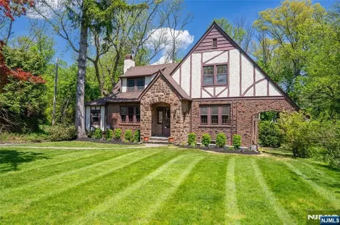 184 Old Short Hills Road Millburn NJ 07078