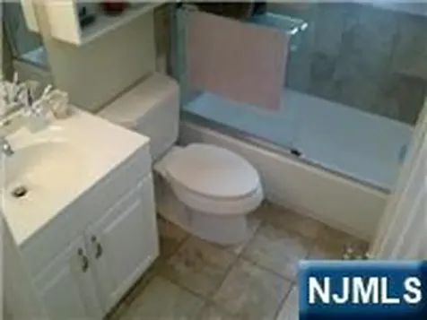 62 Reid Avenue Bergenfield NJ 07621