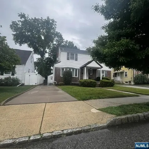62 Reid Avenue Bergenfield NJ 07621