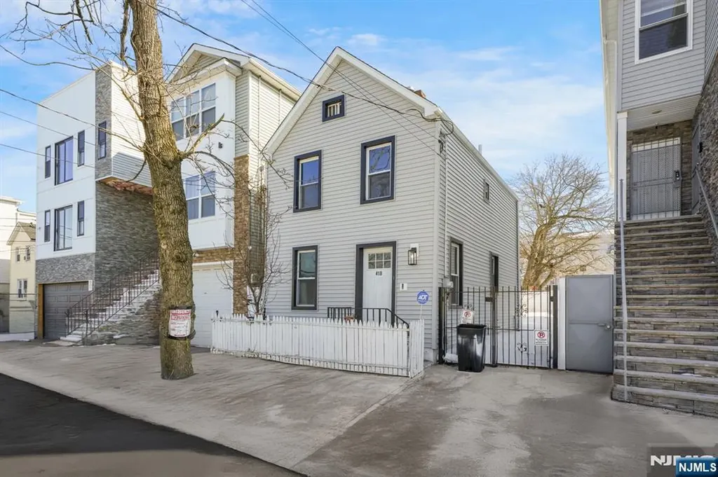 418 10th Street Newark NJ 07103