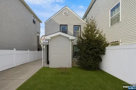 418 10th Street Newark NJ 07103