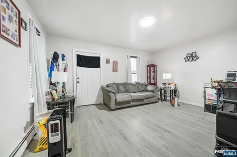 418 10th Street Newark NJ 07103