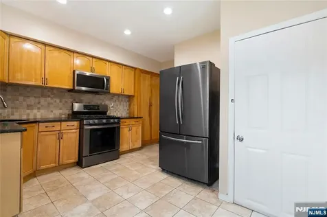137 Central Avenue Hackensack NJ 07601