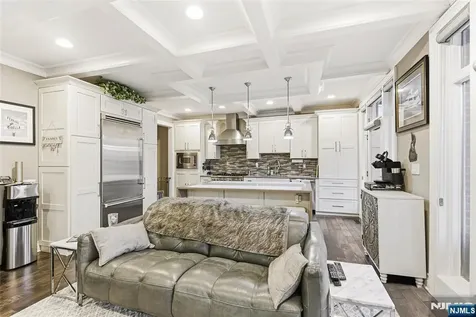 119 Hudson Cove Edgewater NJ 07020