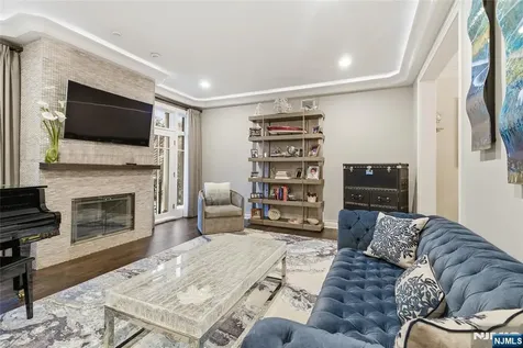 119 Hudson Cove Edgewater NJ 07020