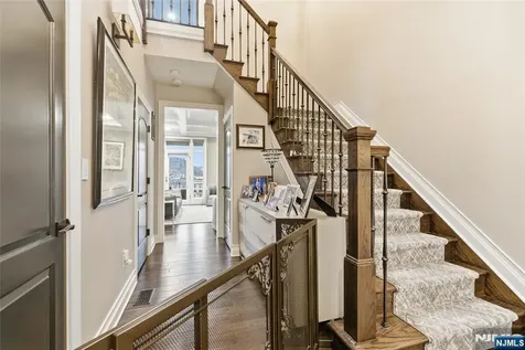 119 Hudson Cove Edgewater NJ 07020