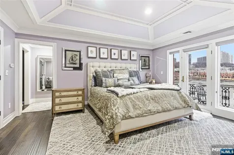 119 Hudson Cove Edgewater NJ 07020