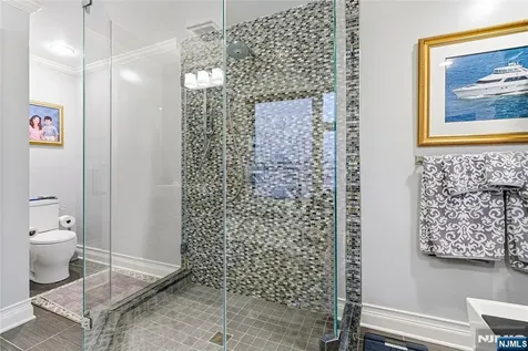 119 Hudson Cove Edgewater NJ 07020