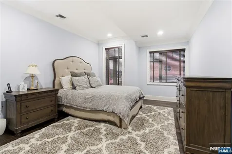 119 Hudson Cove Edgewater NJ 07020
