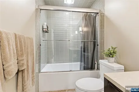 119 Hudson Cove Edgewater NJ 07020