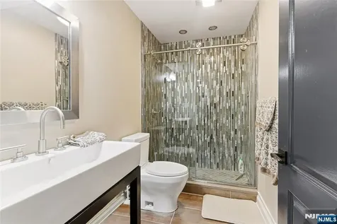 119 Hudson Cove Edgewater NJ 07020