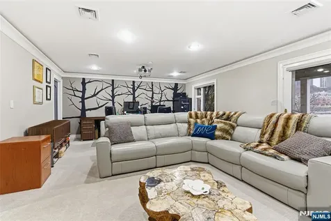 119 Hudson Cove Edgewater NJ 07020