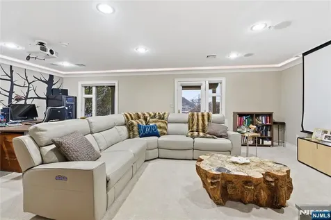 119 Hudson Cove Edgewater NJ 07020