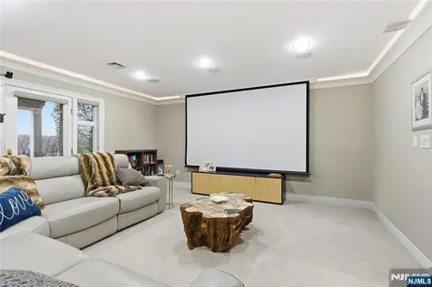 119 Hudson Cove Edgewater NJ 07020
