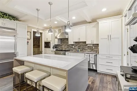 119 Hudson Cove Edgewater NJ 07020