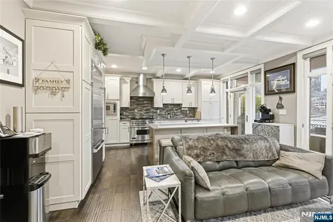 119 Hudson Cove Edgewater NJ 07020