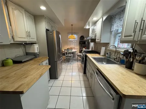 40 Sylvan Avenue Bergenfield NJ 07621